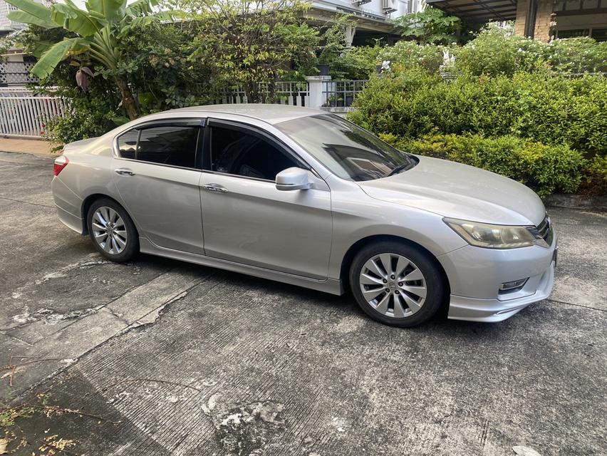 รถบ้านแท้ 100% มือเดียวออกห้าง รถเดิมๆ Honda accord 2.0 navigator รับประกันไม่มีชนหนัก จมน้ำ ผู้หญิงใช้ ไมล์น้อย เข้าศูนย์ตามระยะ