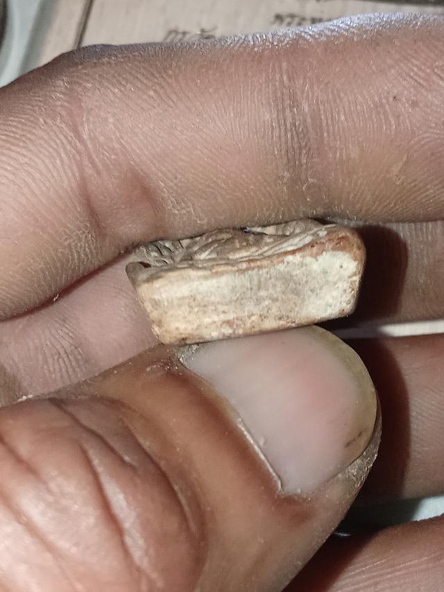 พระซุ้มกอพิมพ์กลางแบบมีลายกนก รูปที่ 2