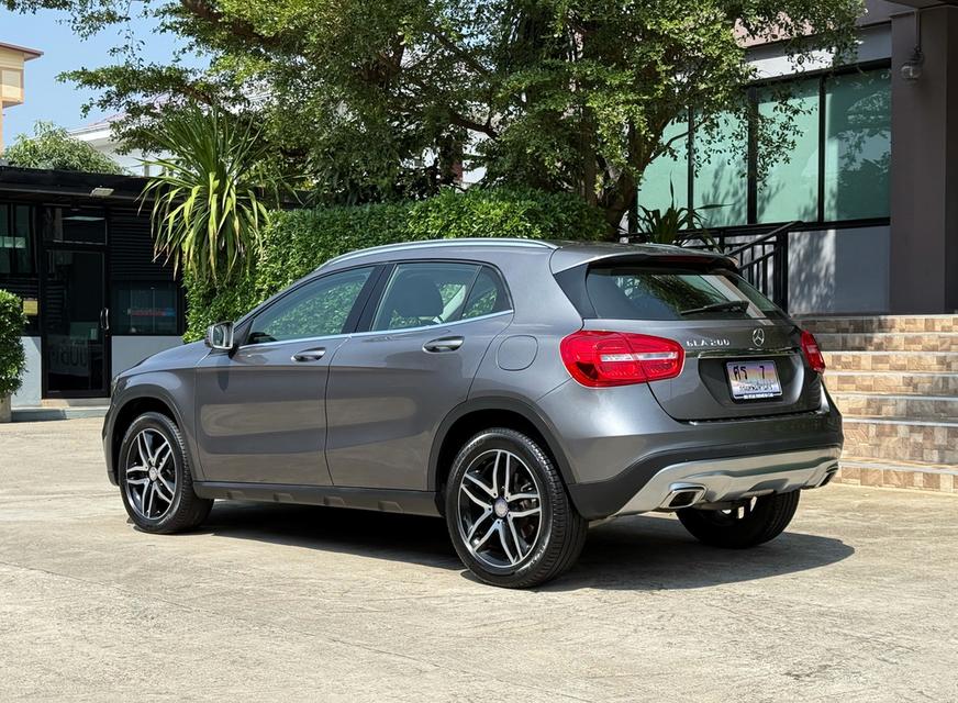 2017 BENZ GLA200 รถมือเดียวออกป้ายแดง รถวิ่งน้อย เข้าศูนย์ตามระยะ รถไม่เคยมีอุบัติเหตุครับ รูปที่ 6