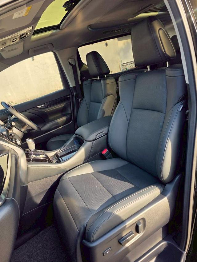 Toyota ALPHARD 2.5SC PACKAGE สีดำ ปี 2023 ไมล์ 28,000 กม. รูปที่ 9