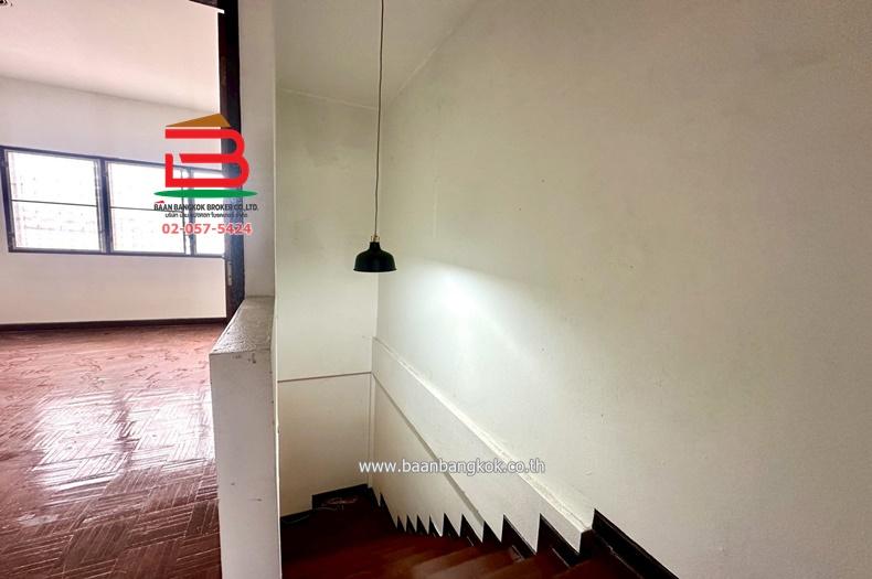   ทาวน์เฮาส์ 2 ชั้น ซอยรังสิต-นครนายก 61 เนื้อที่ 18.4 ตรว. ถนนรังสิต-นครนายก ตำบลประชาธิปัตย์ อำเภอธัญบุรี จังหวัดปทุมธานี 6