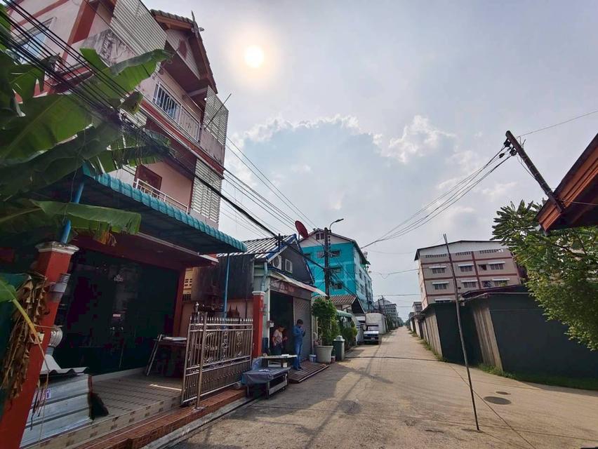 อาคารพาณิชย์ 3 ชั้น ซอยลาดพร้าว 101 ถนนลาดพร้าว แขวงคลองจัน เขตบางกะปิ กรุงเทพมหานคร 3