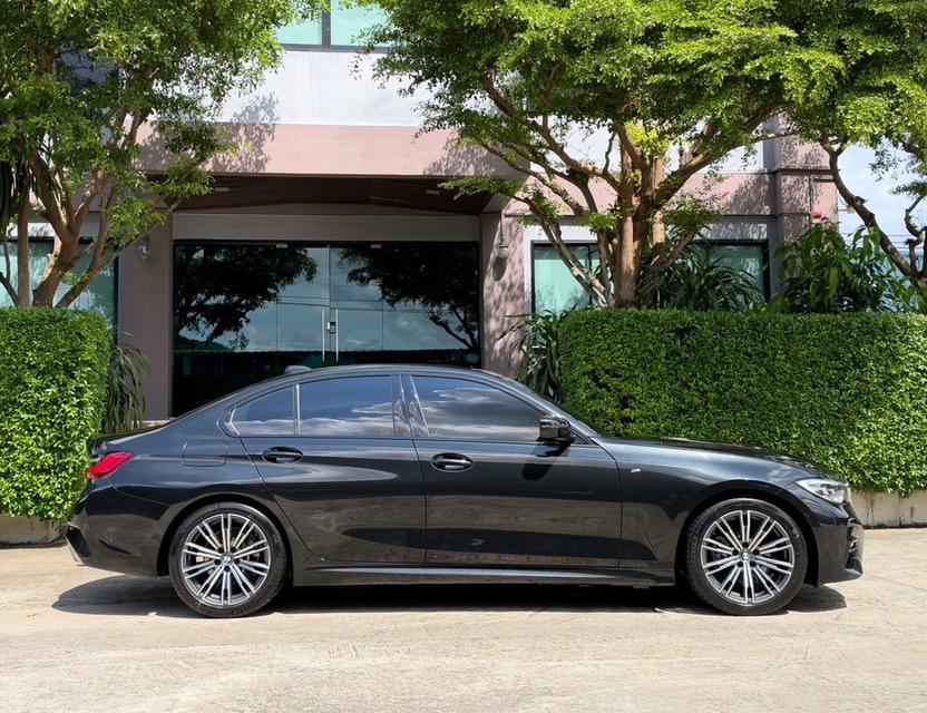 2021 BMW 320D MSPORT รถมือเดียวออกป้ายแดง รถวิ่งน้อย รถเข้าศูนย์ตลอด รถไม่เคยมีอุบัติเหตุครับ รูปย่อยที่ 2