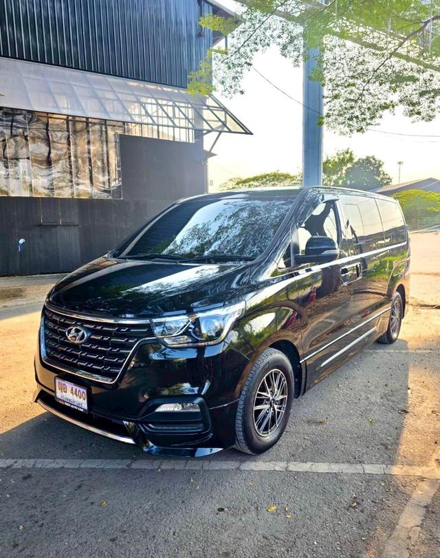 HYUNDAI H-1 2.5 Deluxe สีดำ  ปี 2020 ไมล์ 50,000 กม.