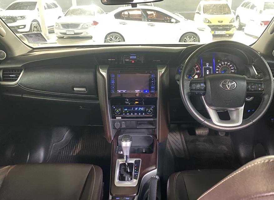 Toyota Fortuner  9