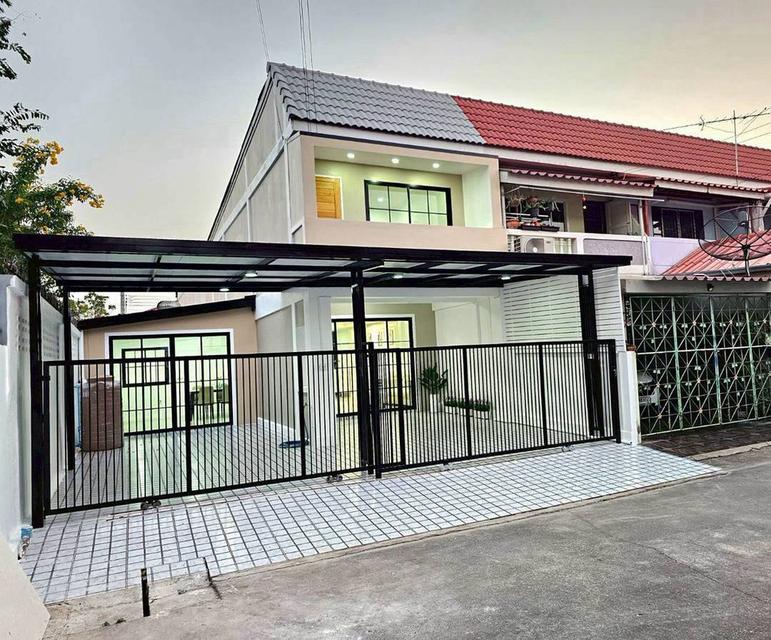 หมู่บ้านพระปิ่น3 บางใหญ่ ทาวน์เฮ้าส์ 2 ชั้น หลังริม มีพื้นที่ด้านข้าง หมู่บ้านติดถนนกาญจนาฯ บางใหญ่ 4