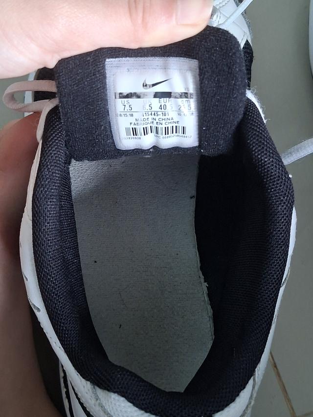 รองเท้าNike Air Monarch IV รูปที่ 4