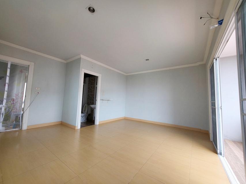 หมู่บ้านรัชธานี 10 ซอยคู้บอน 27 เขตบางเขน ทาวน์เฮ้าส์ 3 ชั้น แปลงมุม ติดสวน 49 ตร.วา 3 นอน 4 น้ำ 11