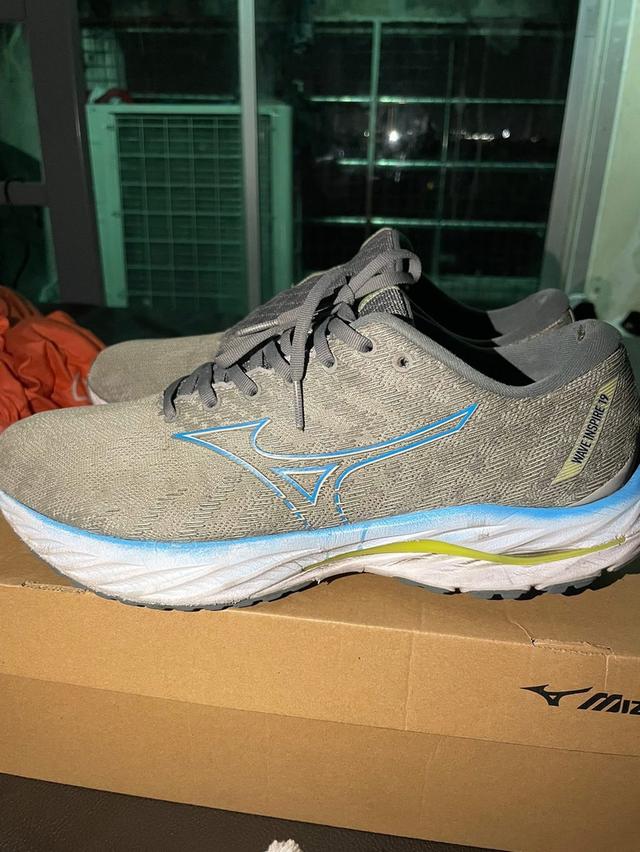 รองเท้า มือ2 ราคา 1800