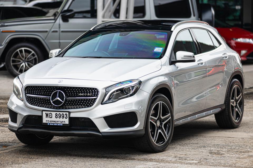 Mercedes-Benz Gla250 Amg Dynamic ปี 2016 สีเทา ราคาดีมาก