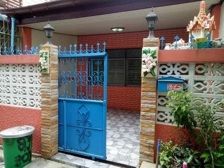 ขาย-ให้เช่า ราคาสุดคุ้มด่วน!!..  890,000..  บาท  ทาวเฮ้าส์ชั้นเดียว รถไฟฟ้าผ่านแล้ว ทางเข้าถนนหลักตรงข้ามเจ้เล้งดอนเมือง การเคหะทุ่งสองห้อง  เนื้อที่2 1