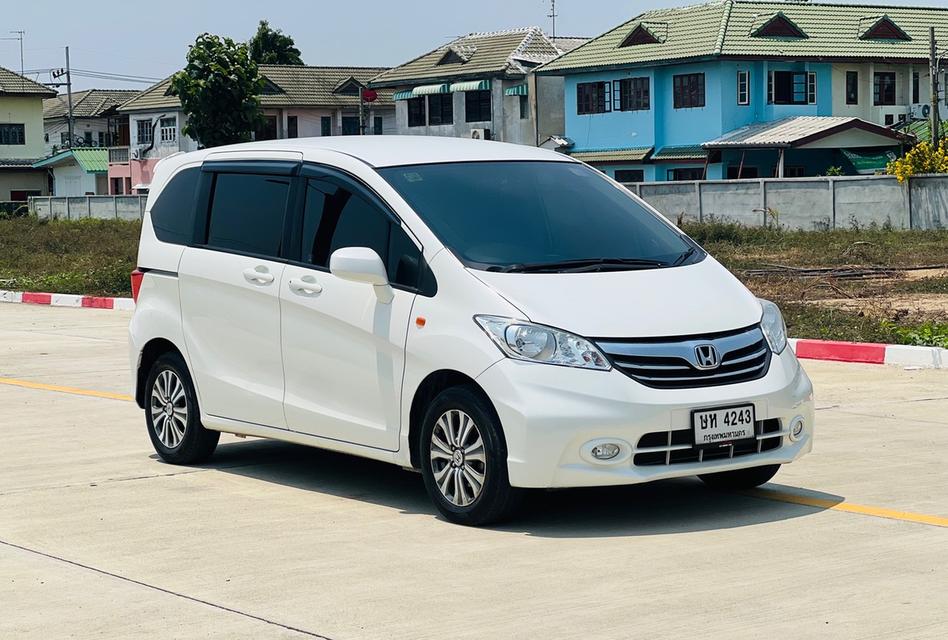 2013 Honda freed 