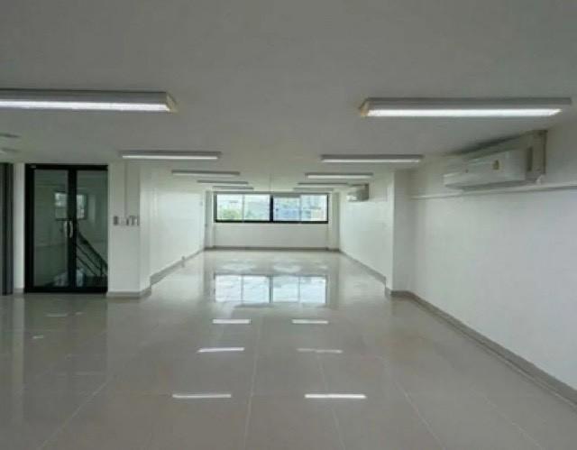 ให้เช่าอาคารสำนักงาน 5 ชั้น ซอยพัฒนาการ 31 อาคารพร้อมใช้งาน พื้นที่ใช้สอยรวม 500 ตร.ม. เหมาะสำหรับสำนักงาน คลินิกหรือโฮมออฟฟิศ 2