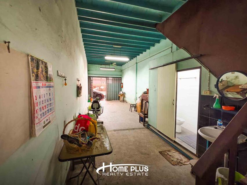 🏢 ขายด่วนอาคารพาณิชย์ 3 ชั้น 2 คูหา ทำเลทองใจกลางสาทร–สีลม 4