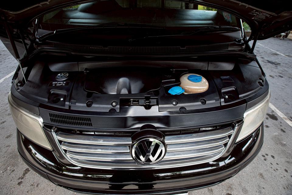 Volk Caravelle 2.0 TDI ดีเซล ปี 2010 สีดำ สวยสภาพดี 9