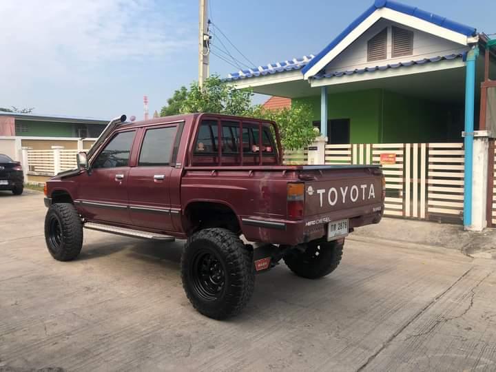 Toyota Hilux Hero สีแดง 4