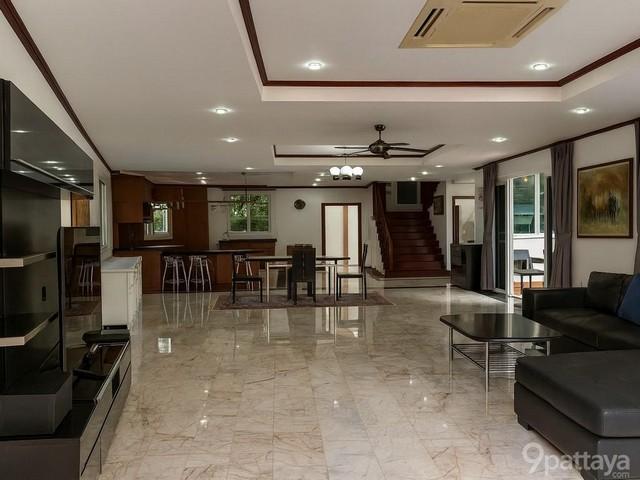 ให้เช่าบ้านพูลวิลล่า 3 ชั้น 150 ตร.ว. เฟอร์นิเจอร์ครบ พร้อมหาดส่วนตัว จอมเทียน พัทยา 2