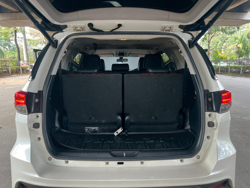 Toyota FORTUNER 2.8 TRD Sportivo 2WD Black Top AT ปี 2019 รูปที่ 19