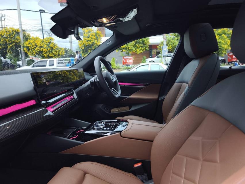 รหัสรถ KPV9732 🚘✨ BMW 530e M SPORT PRO (ปี 2025) ✨🚘 9