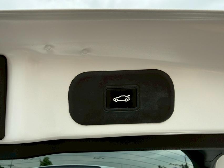 Toyota CHR 1.8Hybrid ปี19 17