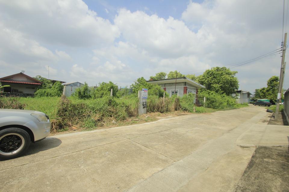 ที่ดินสินพัฒนาธานี สนามหลวง2 ทวีวัฒนา9 กระทุ่มล้ม18 หลังตลาดเวิล์ดมาร์เก็ต ที่ดิน100วา เหมาะสร้างบ้าน ใกล้ถนนพรานนก สาย4 พระเทพตัดใหม่ 5