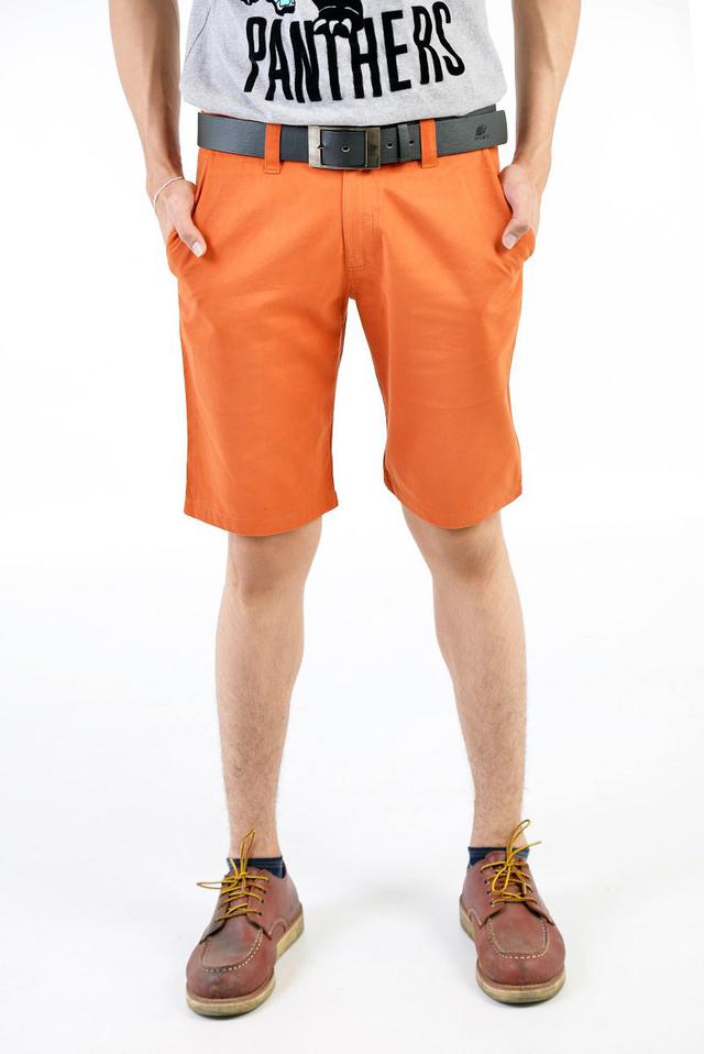 กางเกงขาสั้นผู้ชายสีส้มอิฐ ผ้าฟอกนิ่ม 1