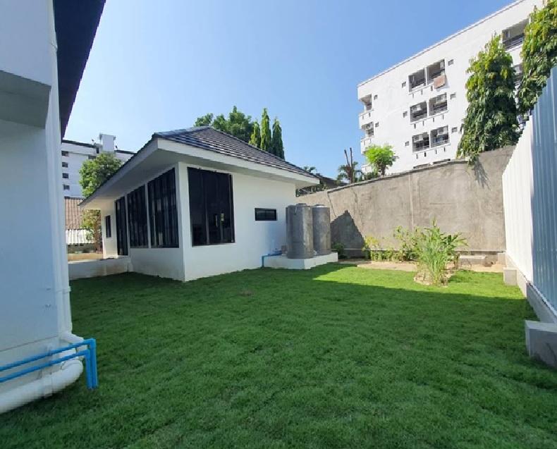 ให้เช่า Pool Villa บ้านเดี่ยว 3 ชั้น สร้างใหม่ ใจกลางเมือง ซอยสุขุมวิท 62 Modern Luxury สระว่ายน้ำกลางบ้าน 4