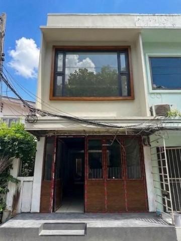 HR 10455 ให้เช่าทาวน์โฮม 2 ชั้น ดีไซน์ Boutique Mid-Century อินทามระ 3 รีโนเวทใหม่ทั้งหลัง ใกล้ BTS สะพานควาย 1