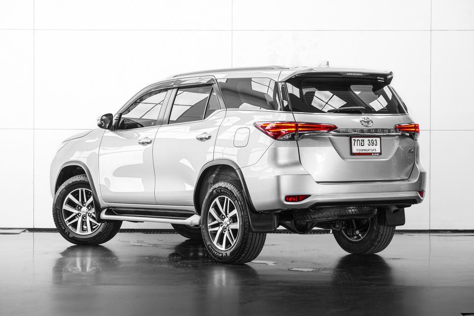 2018 TOYOTA FORTUNER 2.4 V 4WD สีเทา ไมล์ 147768 กม.