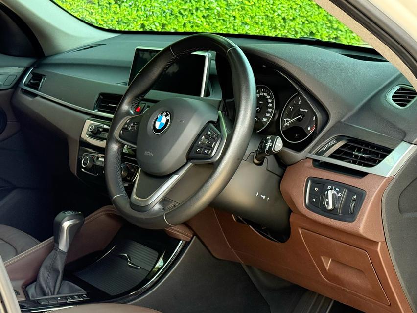 2017 BMW X1 F48 18D ( ดีเซล ) รถมือเดียวป้ายแดง รถออกศูนย์ BMW THAILAND รถวิ่งน้อย ประวัติศูนย์ครบ ไม่เคยมีอุบัติเหตุครับ 10