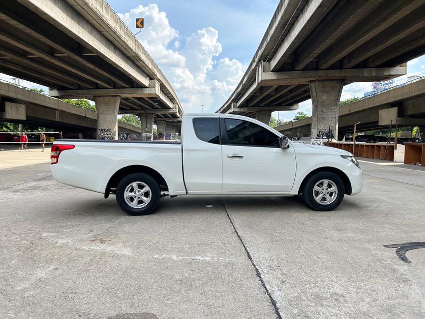 ขายรถ Mitsubishi Triton 2.4 GLX Mega Cab ปี 2015 สีขาว เกียร์ธรรมดา 8