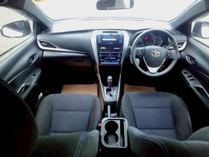 TOYOTA YARIS Ativ 1.2 E Hatchback สีขาว ปี 2018 10