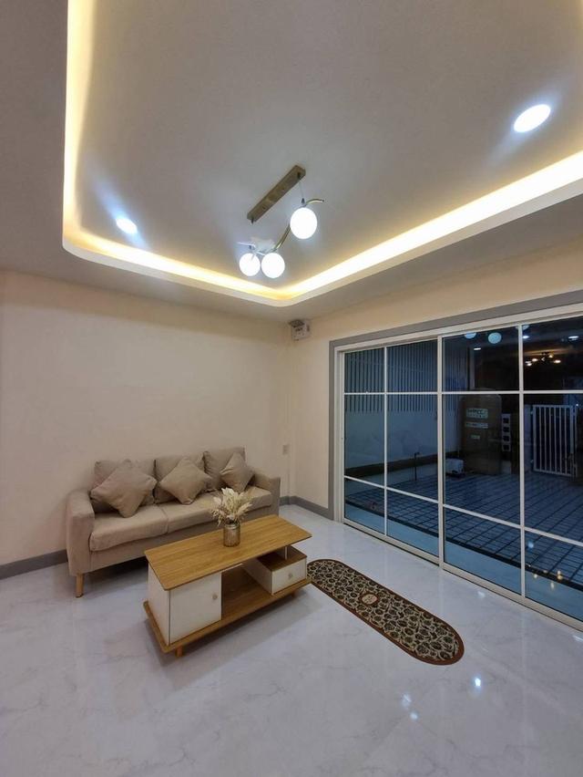 หมู่บ้านรัตนาธิเบศร์ 7