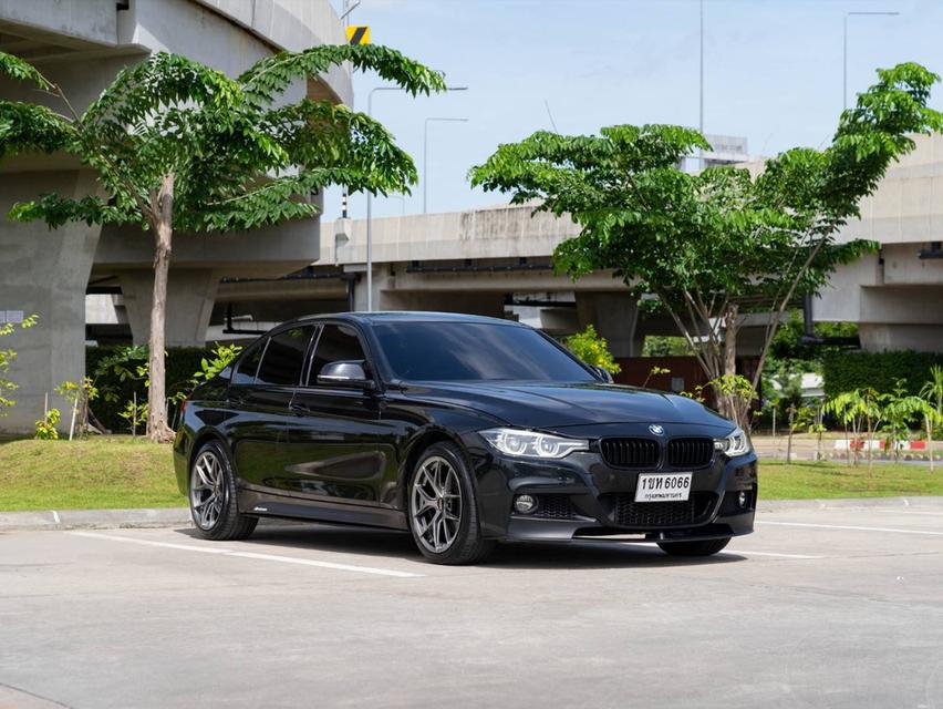 ขายBMW 330e Luxury Hybrid ปี17