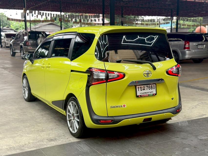 TOYOTA SIENTA 1.5 V ปี2020 สีสันโดดเด่น สภาพกริ๊บๆ ออพชั่นเต็มคัน 2