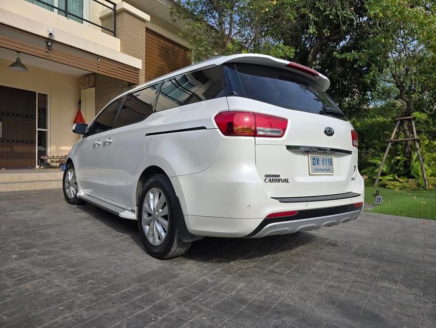 Kia Grand Carnival 2.2 EX สีขาว ปี 2018 4