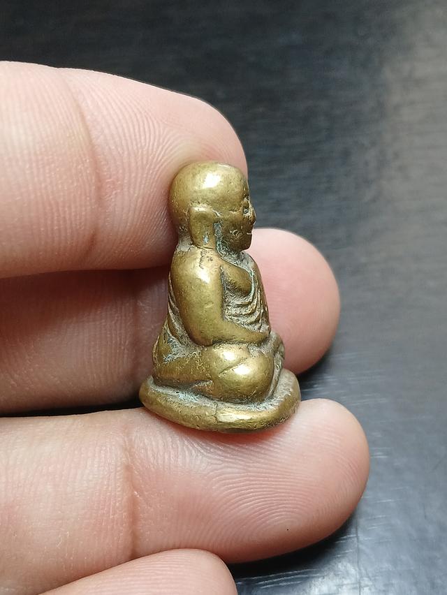 หลวงพ่อเงินพิมพ์ขี้ตา รูปที่ 4