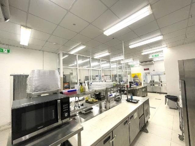 ทำเลดี ครัวกลาง BTS ทองหล่อ 900ม. เซ้ง-เช่า Cloud Kitchen 2 ชั้น 402ตร.ม. 102ตร.วา. 5นอน 5น้ำ รร.นานาชาติ บางกอกเพรพ 0.5 5