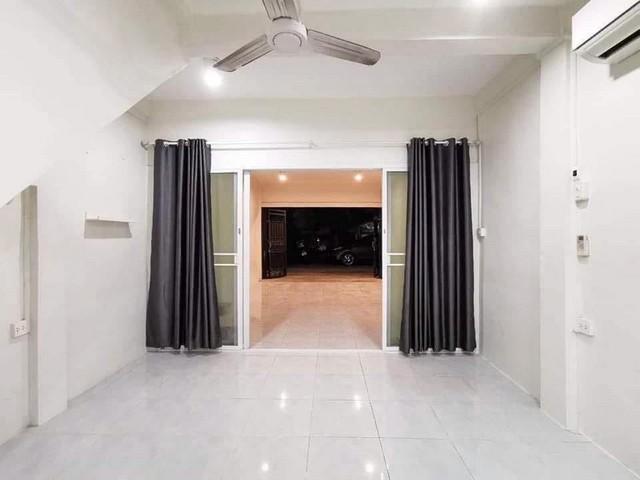 ให้เช่าทาวน์เฮ้าส์ 3 ชั้น 3 ห้องนอน ซอยประชาชื่น 36 ใกล้คลองประปา ใกล้ทางด่วน ใกล้เดอะมอลล์งามวงศ์วาน 7