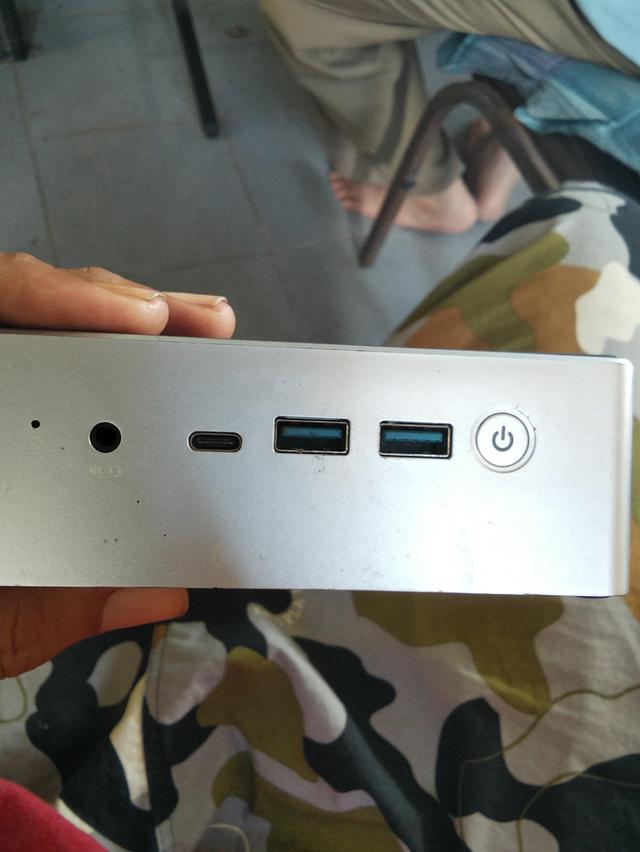 ขายกล่อง bmax b2plus 1000 พร้อม hdmi adapter โคราชนัดรับได้สนใจโทร 0949530268