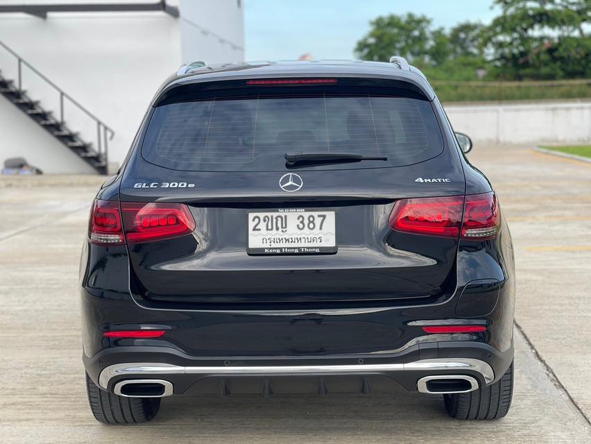 mercedes benz GLC300e 6