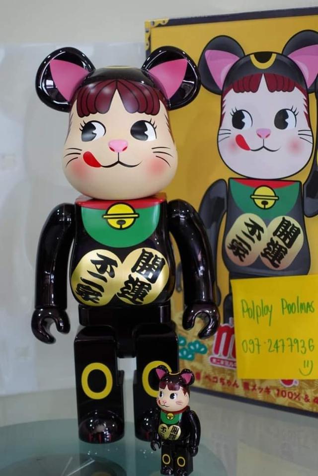 Bearbrick Black Maneki Neko Peko-Chan 