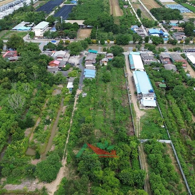 ขายที่ดินพร้อมสิ่งปลูกสร้าง ขนาด5ไร่ หน้ากว้าง25เมตร ด้านหน้าติดคลอง3 คลองหลวง 4