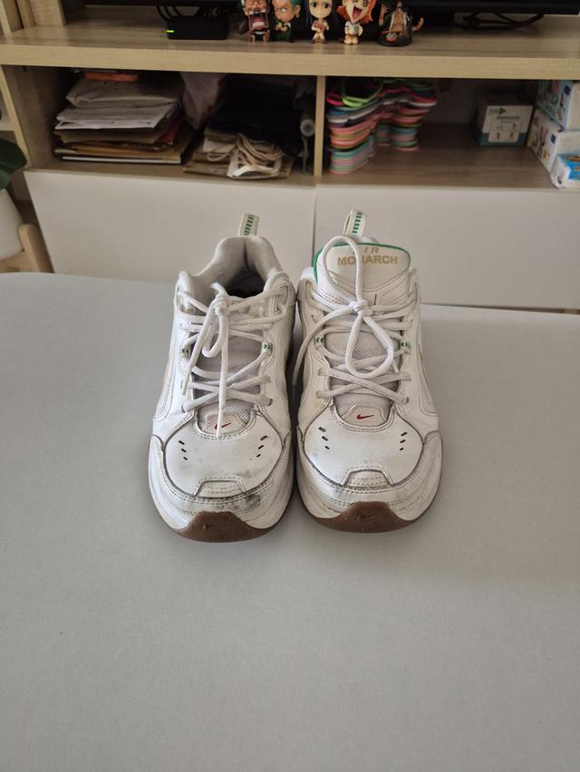 รองเท้า Nike air monarch