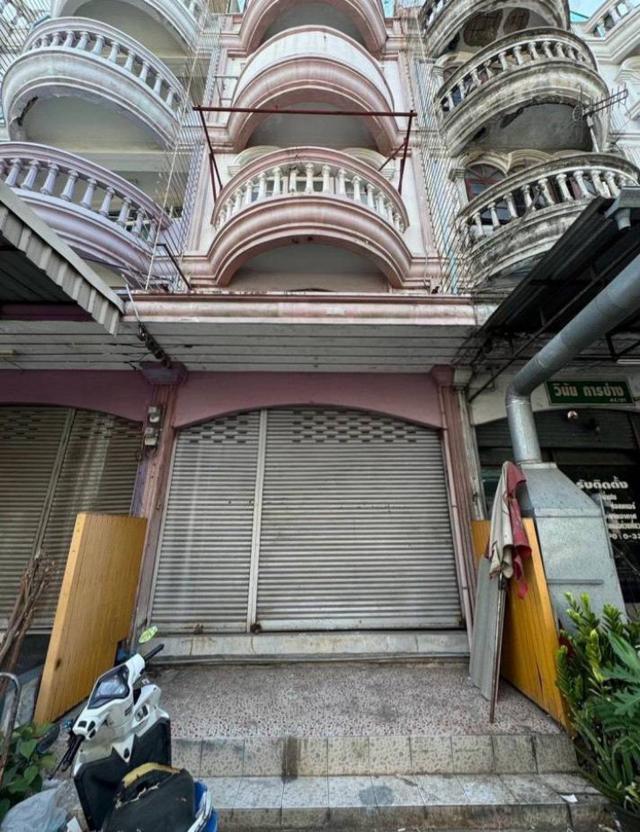 ขายด่วน!! อาคารพาณิชย์ 3.5 ชั้น ซอยรามอินทรา 65 (ทำเลทอง) 1