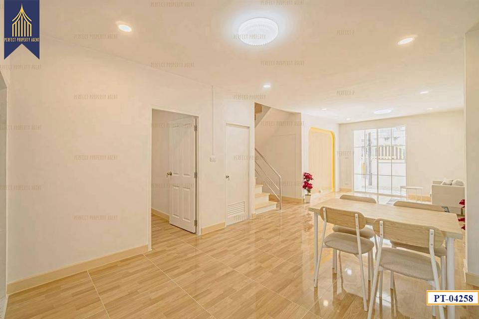 ขาย ทาวน์เฮ้าส์ สุชา บางบัวทอง ตกแต่งใหม่ มีเทอเรซ พร้อมอยู่ ฟรีโอน 5