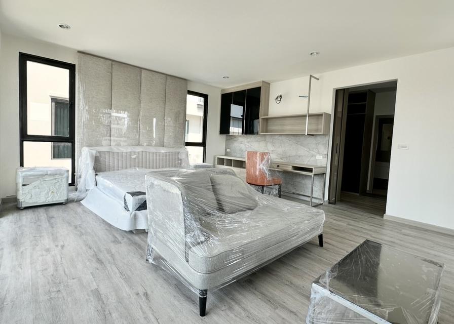 บ้านเดี่ยวหรู 3 ชั้น ใหม่เอี่ยม 12