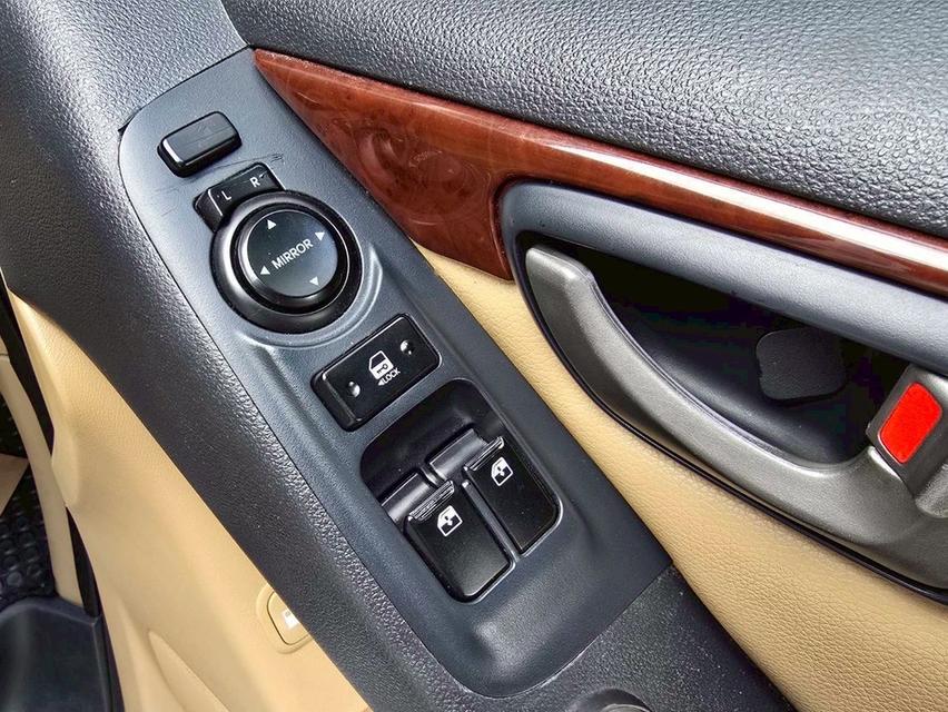 รหัสรถ WMT5180 Hyundai Grand Starex 2.5 VIP ปี 2013 12