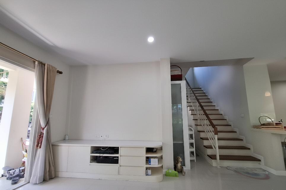 ขายบ้านเดี่ยวหรู พร้อมอยู่ ในโครงการ มัณฑนา พระราม 9 – ศรีนครินทร์ แถมเฟอร์นิเจอร์ และแอร์ 5 เครื่อง 2