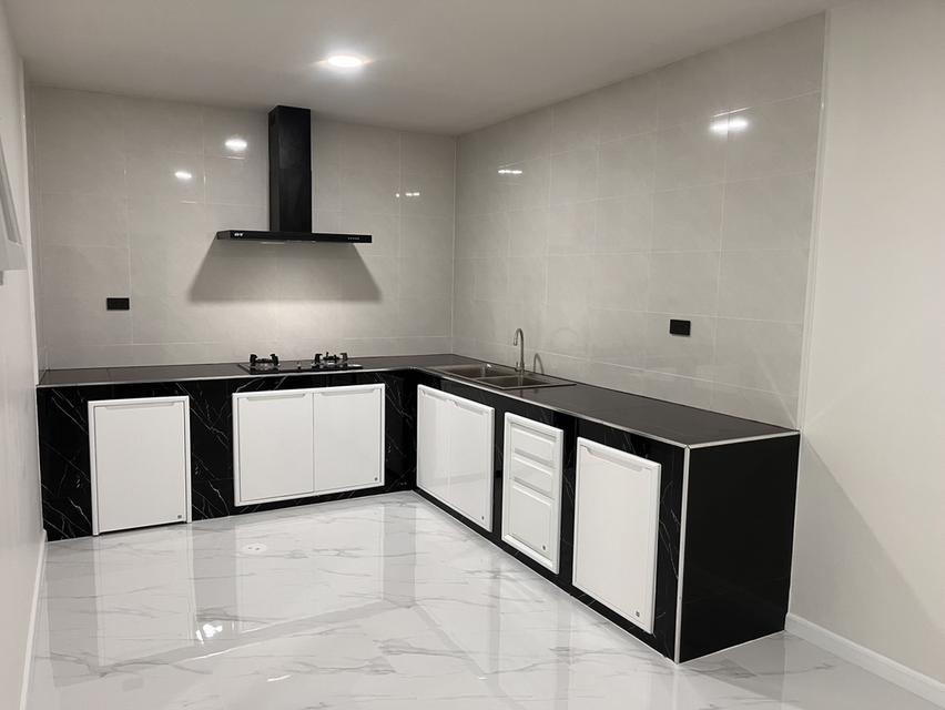 บ้านหลังมุม รีโนเวทใหม่ สไตล์โมเดิร์น พร้อมของแถมมากมาย! 6